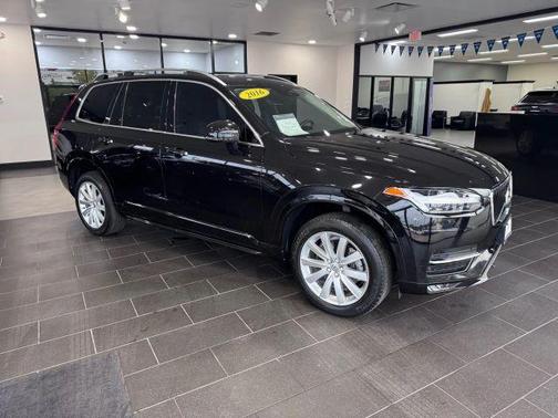 2016 Volvo XC90 T6 Momentum