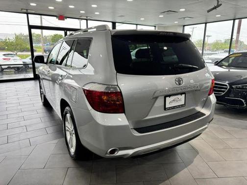 Silver 2010 Toyota Highlander Limited