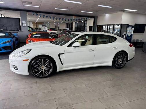 2016 Porsche Panamera 4 Edition