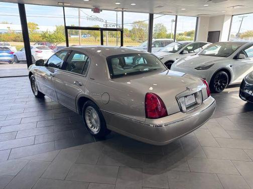 2002 Lincoln Town Car Executive