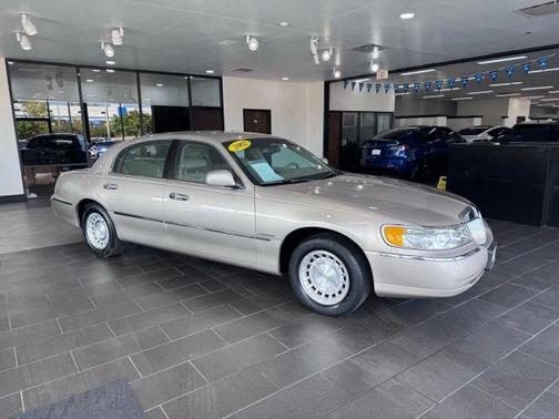 2002 Lincoln Town Car Executive