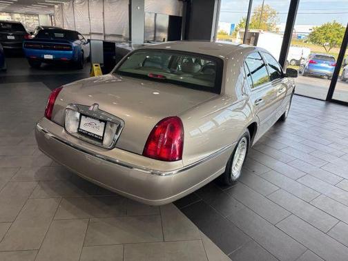 2002 Lincoln Town Car Executive