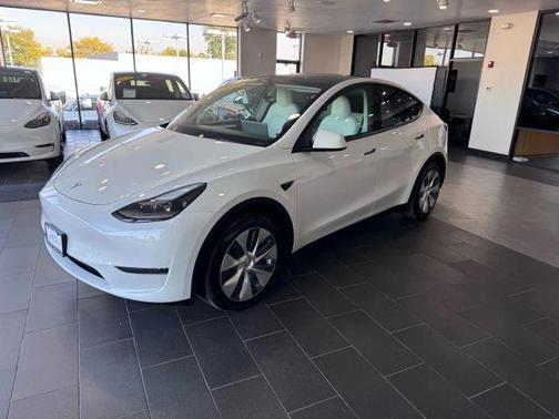 2024 Tesla Model Y Long Range