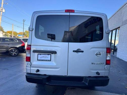 2018 Nissan NV Passenger NV3500 HD S V6/S V8