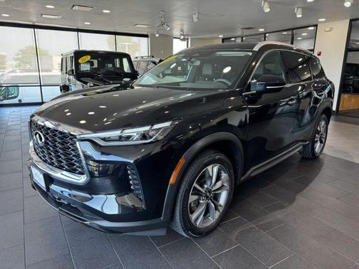 Black 2024 INFINITI QX60 Luxe