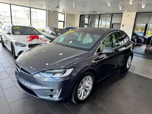 Gray 2017 Tesla Model X 90D