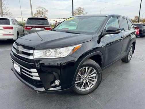 Black 2019 Toyota Highlander XLE