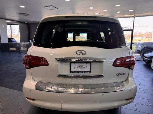 2017 INFINITI QX80 Signature Edition