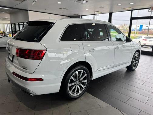 Glacier White Metallic 2017 Audi Q7 3.0T Prestige
