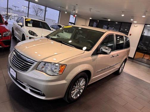 2014 Chrysler Town & Country Touring-L