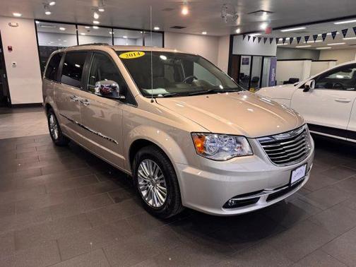 2014 Chrysler Town & Country Touring-L