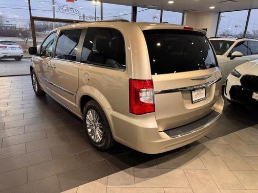 2014 Chrysler Town & Country Touring-L