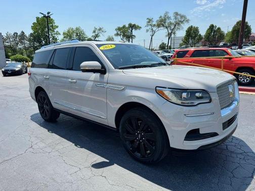 White 2024 Lincoln Navigator Reserve