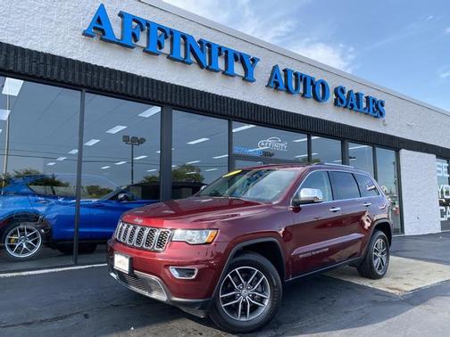 Photo 3 of 47 of 2017 Jeep Grand Cherokee Limited