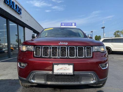 Photo 4 of 47 of 2017 Jeep Grand Cherokee Limited