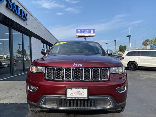 Photo 4 of 47 of 2017 Jeep Grand Cherokee Limited