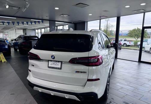 2020 BMW X5 M50i
