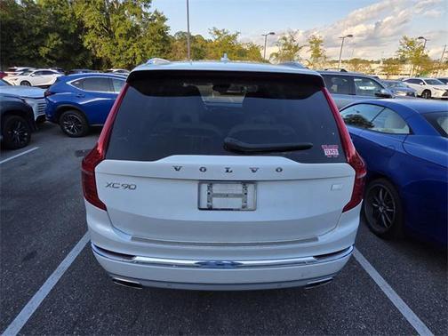 2021 Volvo XC90 Recharge Plug-In Hybrid T8 Inscription Expression 7 Passenger