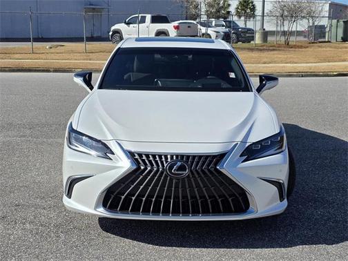 2023 Lexus ES 300h Ultra Luxury
