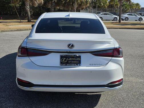 2023 Lexus ES 300h Ultra Luxury