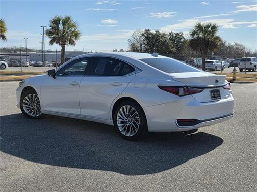 2023 Lexus ES 300h Ultra Luxury