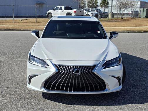 2023 Lexus ES 300h Ultra Luxury