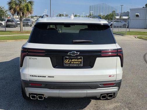Iridescent Pearl Tricoat 2025 Chevrolet Traverse AWD Z71