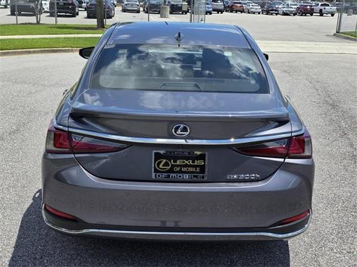 2020 Lexus ES 300h Base