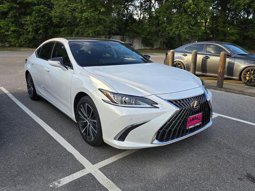 Eminent White Pearl 2024 Lexus ES 350 Base
