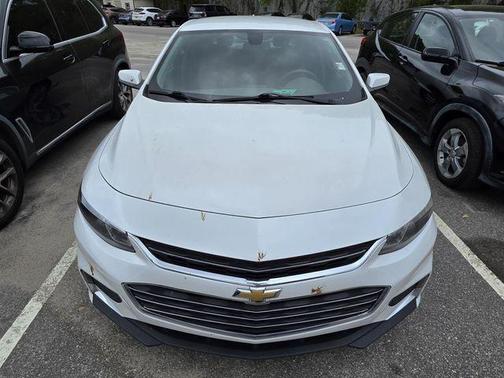 Iridescent Pearl Tricoat 2017 Chevrolet Malibu 1LT