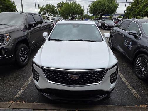 Crystal White Tricoat 2025 Cadillac XT4 Premium Luxury