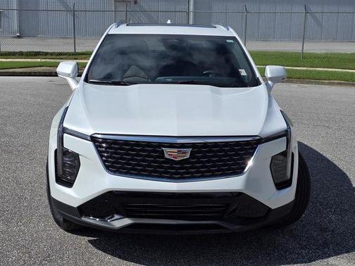 Crystal White Tricoat 2025 Cadillac XT4 Premium Luxury