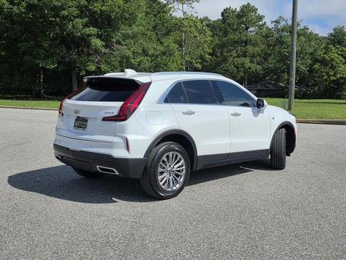 Crystal White Tricoat 2025 Cadillac XT4 Premium Luxury