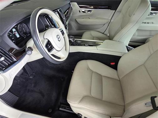 2018 Volvo S90 T5 Momentum