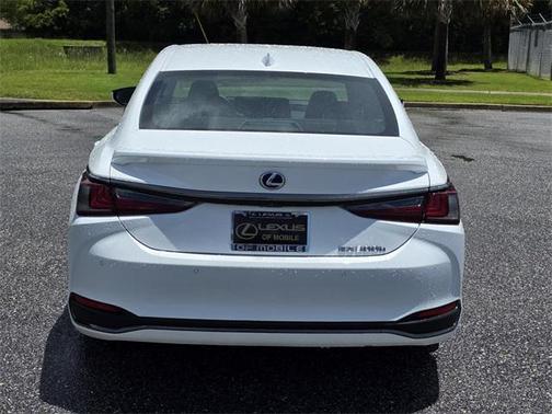 2022 Lexus ES 300h F SPORT
