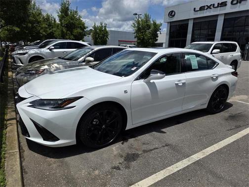 2022 Lexus ES 300h F SPORT