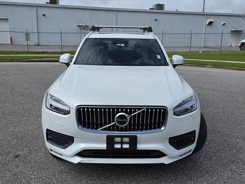 Crystal White Metallic 2020 Volvo XC90 T6 Momentum