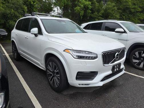 Crystal White Metallic 2020 Volvo XC90 T6 Momentum