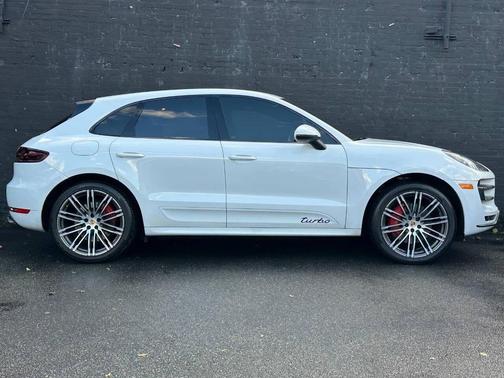 2016 Porsche Macan Turbo