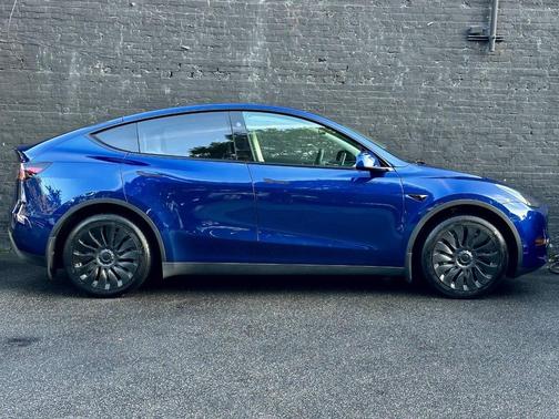 2023 Tesla Model Y Long Range AWD 4dr Crossover