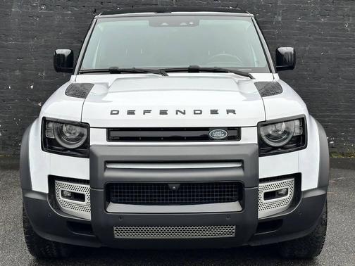 Yulong White 2023 Land Rover Defender 110 SE AWD 4dr SUV