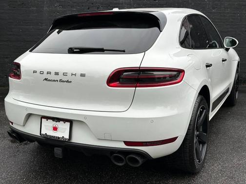 2016 Porsche Macan Turbo