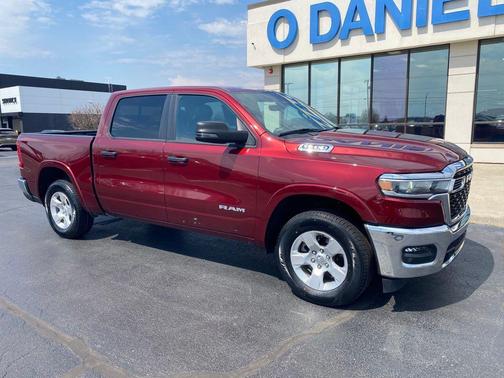 Delmonico Red Pearlcoat 2025 RAM 1500 Big Horn/Lone Star