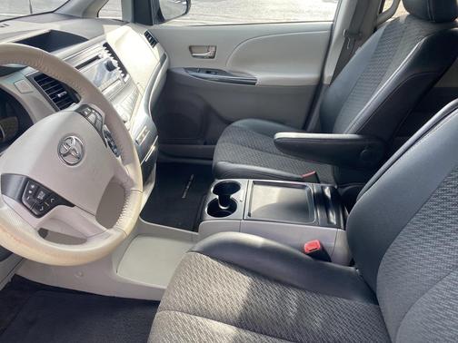 2011 Toyota Sienna SE