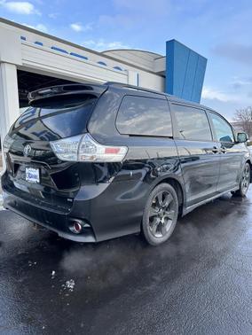 2011 Toyota Sienna SE