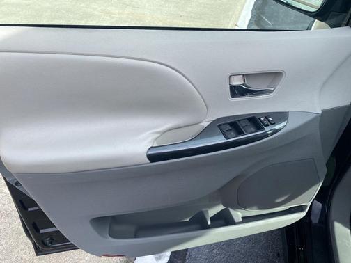 2011 Toyota Sienna SE