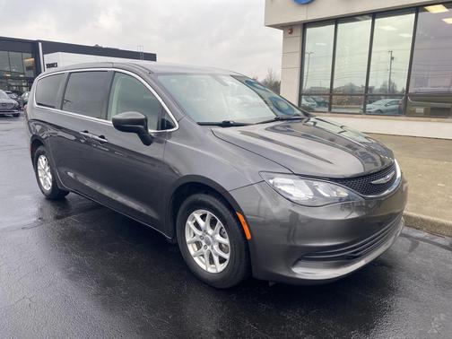 2020 Chrysler Voyager LX