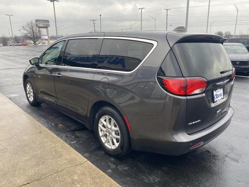 2020 Chrysler Voyager LX