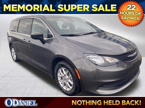 Granite Crystal Metallic Clearcoat 2023 Chrysler Voyager LX