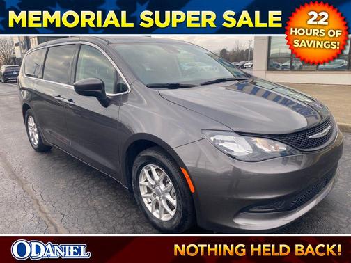 Granite Crystal Metallic Clearcoat 2023 Chrysler Voyager LX